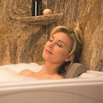 circle-woman-in-bathtub
